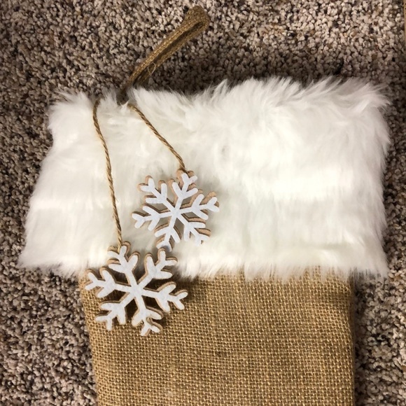 NWOT: 3 burlap lined stockings. 4”white fuzzy cuff - Picture 2 of 3